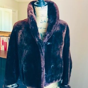 Burgundy Vintage Mouton Chubby, beautiful shape. Fits womens size 12 and down 🎉